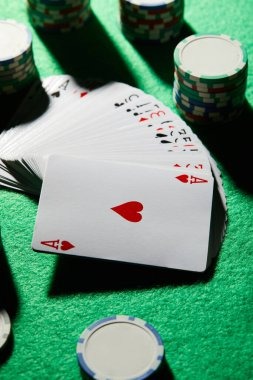 Basketball ticker runs alongside live-dealer tables Live roulette table stream with basketball news ticker overlay